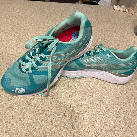 The NorthFace running shoes, excellent condition, too small for my feet, W 7 1/3 - Picture 2 of 7